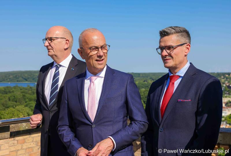 W Kancelarii Kraju Związkowego Brandenburgia w Poczdamie odbyło się wspólne posiedzenie Zarządu Województwa Lubuskiego i rządu Kraju Związkowego Brandenburgia. Wydarzenie wiąże się z 25-leciem podpisania wspólnego oświadczenia o współpracy między regionami.