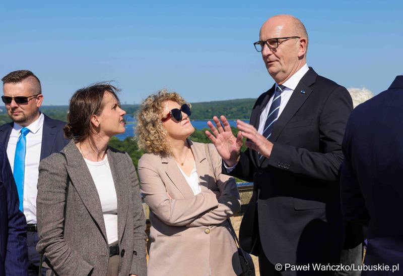 W Kancelarii Kraju Związkowego Brandenburgia w Poczdamie odbyło się wspólne posiedzenie Zarządu Województwa Lubuskiego i rządu Kraju Związkowego Brandenburgia. Wydarzenie wiąże się z 25-leciem podpisania wspólnego oświadczenia o współpracy między regionami.