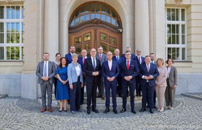 W Kancelarii Kraju Związkowego Brandenburgia w Poczdamie odbyło się wspólne posiedzenie Zarządu Województwa Lubuskiego i rządu Kraju Związkowego Brandenburgia. Wydarzenie wiąże się z 25-leciem podpisania wspólnego oświadczenia o współpracy między regionami.