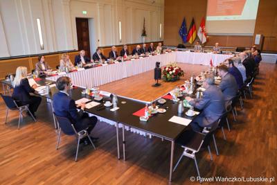 W Kancelarii Kraju Związkowego Brandenburgia w Poczdamie odbyło się wspólne posiedzenie Zarządu Województwa Lubuskiego i rządu Kraju Związkowego Brandenburgia. Wydarzenie wiąże się z 25-leciem podpisania wspólnego oświadczenia o współpracy między regionami.