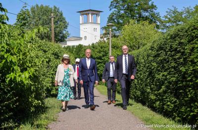 W Kancelarii Kraju Związkowego Brandenburgia w Poczdamie odbyło się wspólne posiedzenie Zarządu Województwa Lubuskiego i rządu Kraju Związkowego Brandenburgia. Wydarzenie wiąże się z 25-leciem podpisania wspólnego oświadczenia o współpracy między regionami.