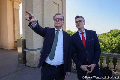 W Kancelarii Kraju Związkowego Brandenburgia w Poczdamie odbyło się wspólne posiedzenie Zarządu Województwa Lubuskiego i rządu Kraju Związkowego Brandenburgia. Wydarzenie wiąże się z 25-leciem podpisania wspólnego oświadczenia o współpracy między regionami.