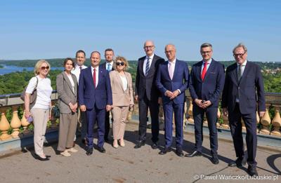 W Kancelarii Kraju Związkowego Brandenburgia w Poczdamie odbyło się wspólne posiedzenie Zarządu Województwa Lubuskiego i rządu Kraju Związkowego Brandenburgia. Wydarzenie wiąże się z 25-leciem podpisania wspólnego oświadczenia o współpracy między regionami.