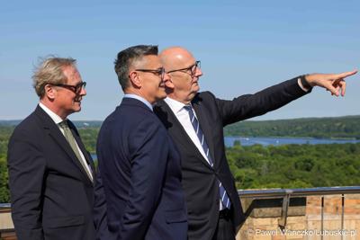 W Kancelarii Kraju Związkowego Brandenburgia w Poczdamie odbyło się wspólne posiedzenie Zarządu Województwa Lubuskiego i rządu Kraju Związkowego Brandenburgia. Wydarzenie wiąże się z 25-leciem podpisania wspólnego oświadczenia o współpracy między regionami.