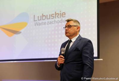Forum otworzył dyrektor Departamentu Gospodarki i Rozwoju UMWL dr hab. inż. Sebastian Saniuk, prezentując działania podejmowane przez samorząd województwa na rzecz wzmacniania potencjału innowacyjnego regionu