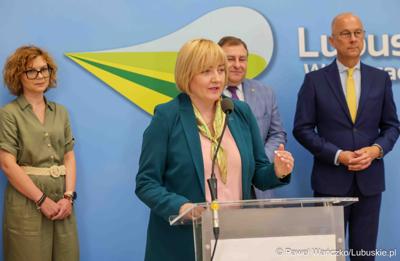 Uczestnicy konferencji prasowej dot. umowy o dofinansowanie projektu „Centrum Wsparcia Organizacji Pozarządowych - podregion zielonogórski” 