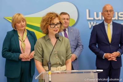 Uczestnicy konferencji prasowej dot. umowy o dofinansowanie projektu „Centrum Wsparcia Organizacji Pozarządowych - podregion zielonogórski” 