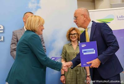 Uczestnicy konferencji prasowej dot. umowy o dofinansowanie projektu „Centrum Wsparcia Organizacji Pozarządowych - podregion zielonogórski” 