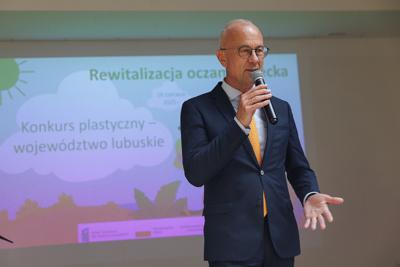 Konkurs był skierowany był do dzieci w wieku szkolnym (od pierwszej do ósmej klasy szkoły podstawowej). Dzieci zaprezentowały w swoich rysunkach, co jest dla nich ważne w miejscu zamieszkania, jak powinna wyglądać ich najbliższa okolica i relacje między sąsiadami.