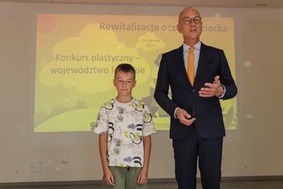 Konkurs był skierowany był do dzieci w wieku szkolnym (od pierwszej do ósmej klasy szkoły podstawowej). Dzieci zaprezentowały w swoich rysunkach, co jest dla nich ważne w miejscu zamieszkania, jak powinna wyglądać ich najbliższa okolica i relacje między sąsiadami.