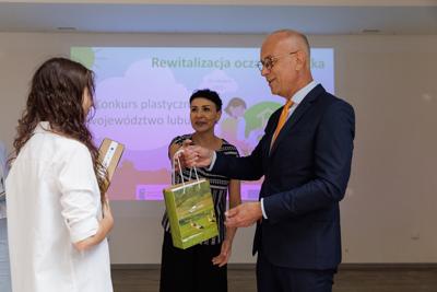 Konkurs był skierowany był do dzieci w wieku szkolnym (od pierwszej do ósmej klasy szkoły podstawowej). Dzieci zaprezentowały w swoich rysunkach, co jest dla nich ważne w miejscu zamieszkania, jak powinna wyglądać ich najbliższa okolica i relacje między sąsiadami.