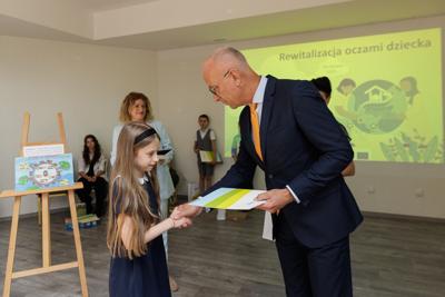 Konkurs był skierowany był do dzieci w wieku szkolnym (od pierwszej do ósmej klasy szkoły podstawowej). Dzieci zaprezentowały w swoich rysunkach, co jest dla nich ważne w miejscu zamieszkania, jak powinna wyglądać ich najbliższa okolica i relacje między sąsiadami.