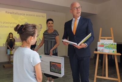 Konkurs był skierowany był do dzieci w wieku szkolnym (od pierwszej do ósmej klasy szkoły podstawowej). Dzieci zaprezentowały w swoich rysunkach, co jest dla nich ważne w miejscu zamieszkania, jak powinna wyglądać ich najbliższa okolica i relacje między sąsiadami.