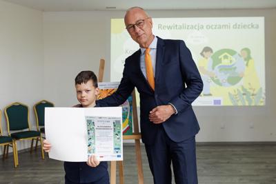 Konkurs był skierowany był do dzieci w wieku szkolnym (od pierwszej do ósmej klasy szkoły podstawowej). Dzieci zaprezentowały w swoich rysunkach, co jest dla nich ważne w miejscu zamieszkania, jak powinna wyglądać ich najbliższa okolica i relacje między sąsiadami.