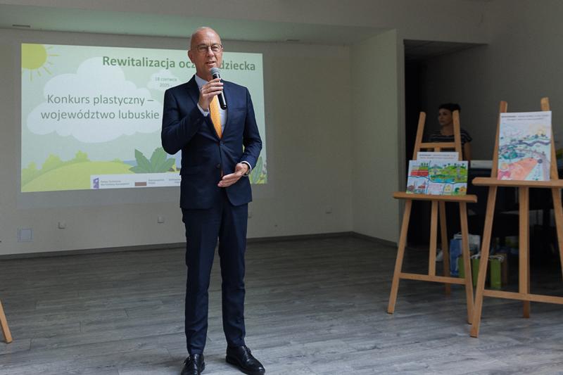 Konkurs był skierowany był do dzieci w wieku szkolnym (od pierwszej do ósmej klasy szkoły podstawowej). Dzieci zaprezentowały w swoich rysunkach, co jest dla nich ważne w miejscu zamieszkania, jak powinna wyglądać ich najbliższa okolica i relacje między sąsiadami.