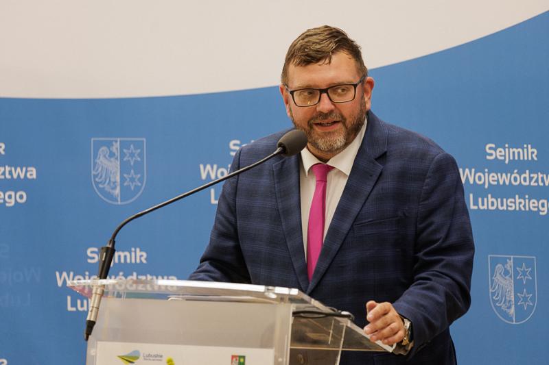 Wiceprezydent Zielonej Góry Jarosław Flakowski przemawia podczas XI zwyczajnej sesji Sejmiku Województwa Lubuskiego