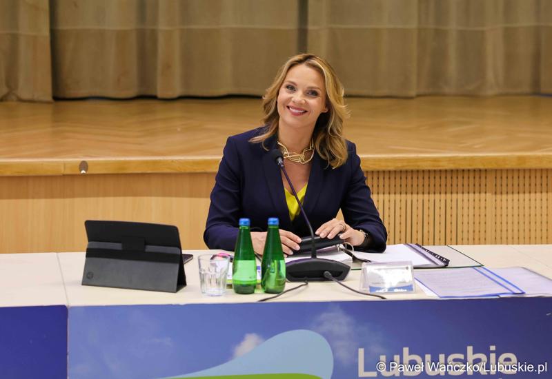 Przewodnicząca Sejmiku Województwa Lubuskiego Anna Synowiec podczas XI zwyczajnej sesji Sejmiku Województwa Lubuskiego