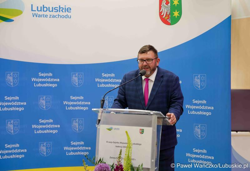 Wiceprezydent Zielonej Góry Jarosław Flakowski przemawia podczas XI zwyczajnej sesji Sejmiku Województwa Lubuskiego