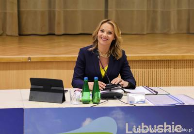 Przewodnicząca Sejmiku Województwa Lubuskiego Anna Synowiec podczas XI zwyczajnej sesji Sejmiku Województwa Lubuskiego 

