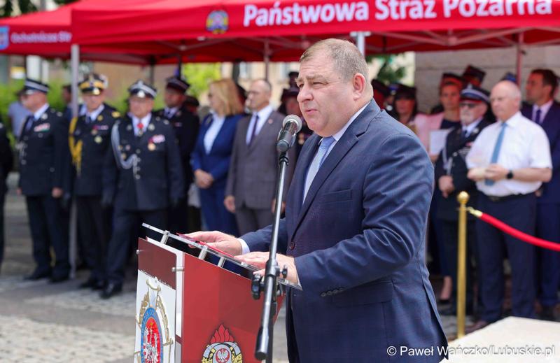 26 lekkich i średnich samochodów ratowniczo-gaśniczych otrzymały lubuskie jednostki OSP w ramach projektu unijnego zrealizowanego przez Oddział Wojewódzki Związku Ochotniczych Straży Pożarnych RP. 28 czerwca 2025 r. na zielonogórskim Placu Bohaterów odbyła się uroczystość podsumowująca to działanie.