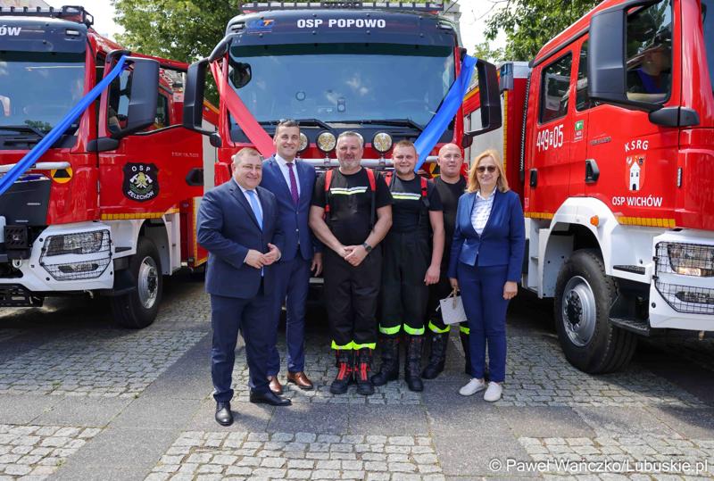 26 lekkich i średnich samochodów ratowniczo-gaśniczych otrzymały lubuskie jednostki OSP w ramach projektu unijnego zrealizowanego przez Oddział Wojewódzki Związku Ochotniczych Straży Pożarnych RP. 28 czerwca 2025 r. na zielonogórskim Placu Bohaterów odbyła się uroczystość podsumowująca to działanie.