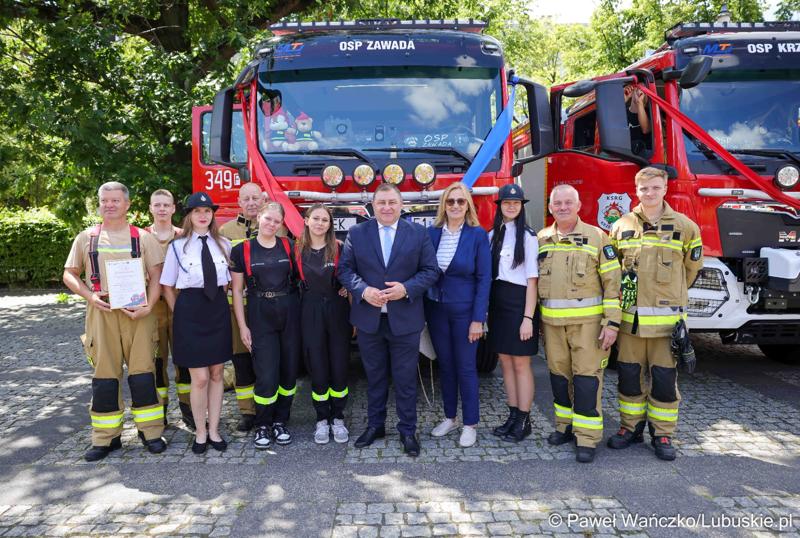26 lekkich i średnich samochodów ratowniczo-gaśniczych otrzymały lubuskie jednostki OSP w ramach projektu unijnego zrealizowanego przez Oddział Wojewódzki Związku Ochotniczych Straży Pożarnych RP. 28 czerwca 2025 r. na zielonogórskim Placu Bohaterów odbyła się uroczystość podsumowująca to działanie.