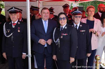 26 lekkich i średnich samochodów ratowniczo-gaśniczych otrzymały lubuskie jednostki OSP w ramach projektu unijnego zrealizowanego przez Oddział Wojewódzki Związku Ochotniczych Straży Pożarnych RP. 28 czerwca 2025 r. na zielonogórskim Placu Bohaterów odbyła się uroczystość podsumowująca to działanie.