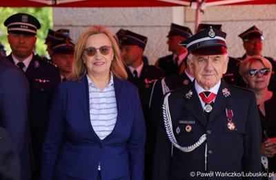 26 lekkich i średnich samochodów ratowniczo-gaśniczych otrzymały lubuskie jednostki OSP w ramach projektu unijnego zrealizowanego przez Oddział Wojewódzki Związku Ochotniczych Straży Pożarnych RP. 28 czerwca 2025 r. na zielonogórskim Placu Bohaterów odbyła się uroczystość podsumowująca to działanie.
