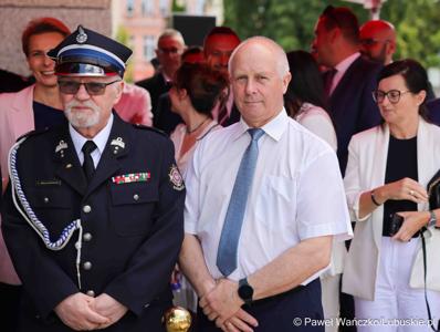 26 lekkich i średnich samochodów ratowniczo-gaśniczych otrzymały lubuskie jednostki OSP w ramach projektu unijnego zrealizowanego przez Oddział Wojewódzki Związku Ochotniczych Straży Pożarnych RP. 28 czerwca 2025 r. na zielonogórskim Placu Bohaterów odbyła się uroczystość podsumowująca to działanie.