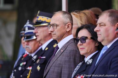 26 lekkich i średnich samochodów ratowniczo-gaśniczych otrzymały lubuskie jednostki OSP w ramach projektu unijnego zrealizowanego przez Oddział Wojewódzki Związku Ochotniczych Straży Pożarnych RP. 28 czerwca 2025 r. na zielonogórskim Placu Bohaterów odbyła się uroczystość podsumowująca to działanie.