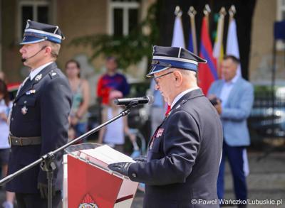 26 lekkich i średnich samochodów ratowniczo-gaśniczych otrzymały lubuskie jednostki OSP w ramach projektu unijnego zrealizowanego przez Oddział Wojewódzki Związku Ochotniczych Straży Pożarnych RP. 28 czerwca 2025 r. na zielonogórskim Placu Bohaterów odbyła się uroczystość podsumowująca to działanie.