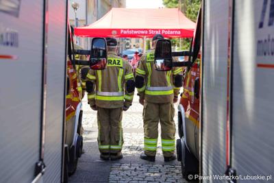 26 lekkich i średnich samochodów ratowniczo-gaśniczych otrzymały lubuskie jednostki OSP w ramach projektu unijnego zrealizowanego przez Oddział Wojewódzki Związku Ochotniczych Straży Pożarnych RP. 28 czerwca 2025 r. na zielonogórskim Placu Bohaterów odbyła się uroczystość podsumowująca to działanie.