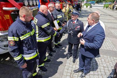 26 lekkich i średnich samochodów ratowniczo-gaśniczych otrzymały lubuskie jednostki OSP w ramach projektu unijnego zrealizowanego przez Oddział Wojewódzki Związku Ochotniczych Straży Pożarnych RP. 28 czerwca 2025 r. na zielonogórskim Placu Bohaterów odbyła się uroczystość podsumowująca to działanie.