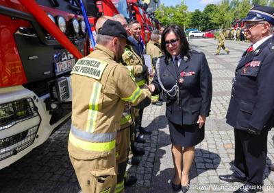 26 lekkich i średnich samochodów ratowniczo-gaśniczych otrzymały lubuskie jednostki OSP w ramach projektu unijnego zrealizowanego przez Oddział Wojewódzki Związku Ochotniczych Straży Pożarnych RP. 28 czerwca 2025 r. na zielonogórskim Placu Bohaterów odbyła się uroczystość podsumowująca to działanie.