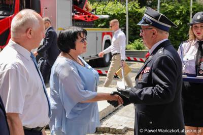 26 lekkich i średnich samochodów ratowniczo-gaśniczych otrzymały lubuskie jednostki OSP w ramach projektu unijnego zrealizowanego przez Oddział Wojewódzki Związku Ochotniczych Straży Pożarnych RP. 28 czerwca 2025 r. na zielonogórskim Placu Bohaterów odbyła się uroczystość podsumowująca to działanie.