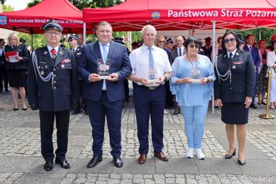 26 lekkich i średnich samochodów ratowniczo-gaśniczych otrzymały lubuskie jednostki OSP w ramach projektu unijnego zrealizowanego przez Oddział Wojewódzki Związku Ochotniczych Straży Pożarnych RP. 28 czerwca 2025 r. na zielonogórskim Placu Bohaterów odbyła się uroczystość podsumowująca to działanie.