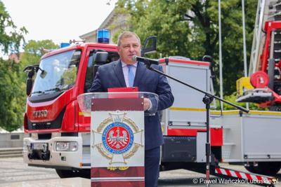 26 lekkich i średnich samochodów ratowniczo-gaśniczych otrzymały lubuskie jednostki OSP w ramach projektu unijnego zrealizowanego przez Oddział Wojewódzki Związku Ochotniczych Straży Pożarnych RP. 28 czerwca 2025 r. na zielonogórskim Placu Bohaterów odbyła się uroczystość podsumowująca to działanie.