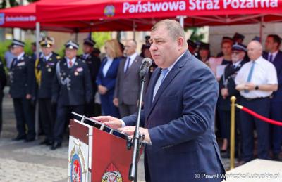 26 lekkich i średnich samochodów ratowniczo-gaśniczych otrzymały lubuskie jednostki OSP w ramach projektu unijnego zrealizowanego przez Oddział Wojewódzki Związku Ochotniczych Straży Pożarnych RP. 28 czerwca 2025 r. na zielonogórskim Placu Bohaterów odbyła się uroczystość podsumowująca to działanie.