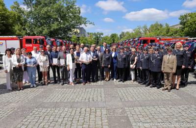 26 lekkich i średnich samochodów ratowniczo-gaśniczych otrzymały lubuskie jednostki OSP w ramach projektu unijnego zrealizowanego przez Oddział Wojewódzki Związku Ochotniczych Straży Pożarnych RP. 28 czerwca 2025 r. na zielonogórskim Placu Bohaterów odbyła się uroczystość podsumowująca to działanie.