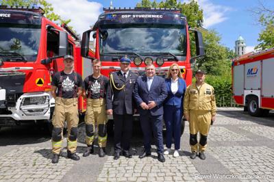 26 lekkich i średnich samochodów ratowniczo-gaśniczych otrzymały lubuskie jednostki OSP w ramach projektu unijnego zrealizowanego przez Oddział Wojewódzki Związku Ochotniczych Straży Pożarnych RP. 28 czerwca 2025 r. na zielonogórskim Placu Bohaterów odbyła się uroczystość podsumowująca to działanie.