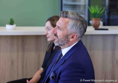 Waldemar Sługocki – Poseł na Sejm RP oraz Elżbieta Kozak – Prezes Lubuskiego Centrum Ortopedii im. Dr. Lecha Wierusza Sp. z o.o. w Świebodzinie 