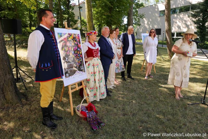 Uczestnicy konferencji prasowej dot. Międzynarodowego Festiwalu Folkloru - Oblicza Tradycji 2025