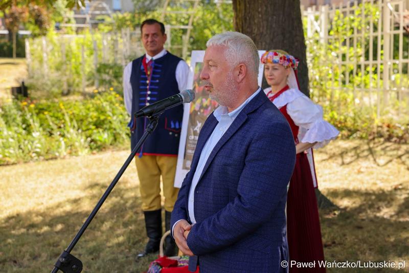 Uczestnicy konferencji prasowej dot. Międzynarodowego Festiwalu Folkloru - Oblicza Tradycji 2025
