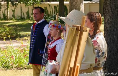 Uczestnicy konferencji prasowej dot. Międzynarodowego Festiwalu Folkloru - Oblicza Tradycji 2025