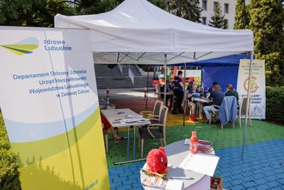 Oddaj krew, zmierz cukier i ciśnienie przed urzędem
Przed Urzędem Marszałkowskim w Zielonej Górze rozpoczęła się wakacyjna zbiórka krwi. Oprócz krwiobusu pojawiło się też stoisko Miejskiego Koła Polskiego Stowarzyszenia Diabetyków. 