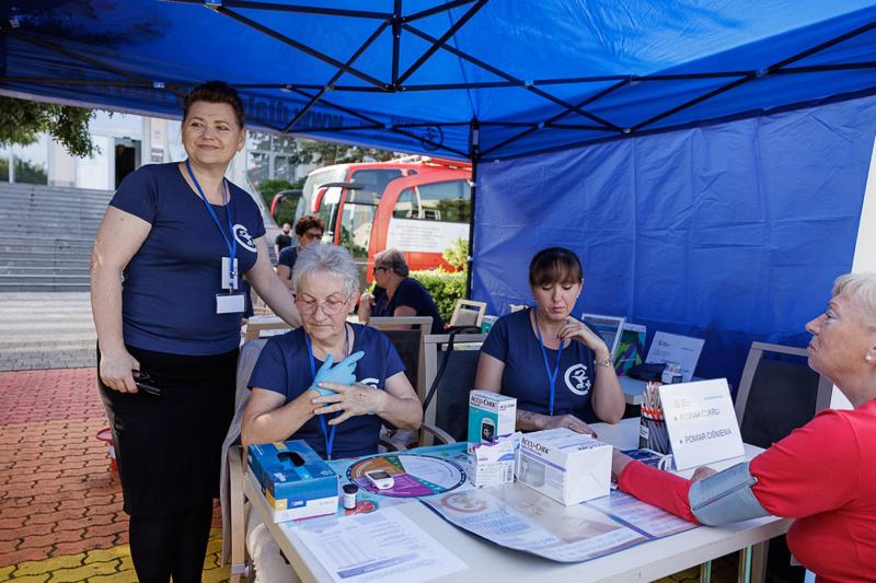 Oddaj krew, zmierz cukier i ciśnienie przed urzędem
Przed Urzędem Marszałkowskim w Zielonej Górze rozpoczęła się wakacyjna zbiórka krwi. Oprócz krwiobusu pojawiło się też stoisko Miejskiego Koła Polskiego Stowarzyszenia Diabetyków.