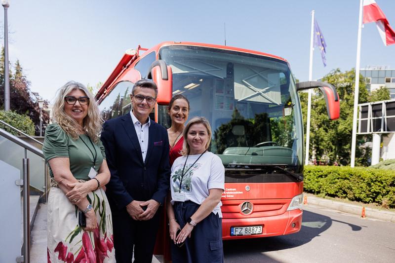 Oddaj krew, zmierz cukier i ciśnienie przed urzędem
Przed Urzędem Marszałkowskim w Zielonej Górze rozpoczęła się wakacyjna zbiórka krwi. Oprócz krwiobusu pojawiło się też stoisko Miejskiego Koła Polskiego Stowarzyszenia Diabetyków.