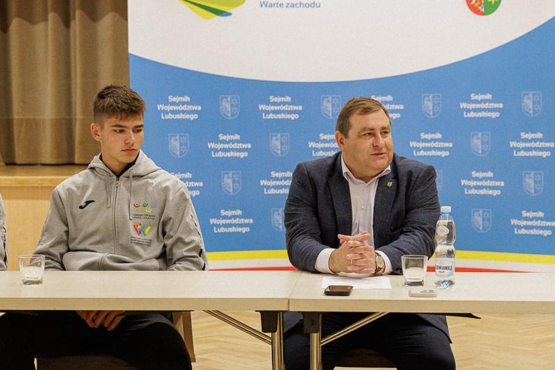 Lubuscy lekkoatleci zdobyli dla regionu łącznie osiem medali: dwa złote, dwa srebrne i cztery brązowe, co zapewniło województwu lubuskiemu dziesiąte miejsce w klasyfikacji medalowej. W spotkaniu w Urzędzie Marszałkowskim uczestniczyli medaliści, ich trenerzy oraz przedstawiciele klubów sportowych