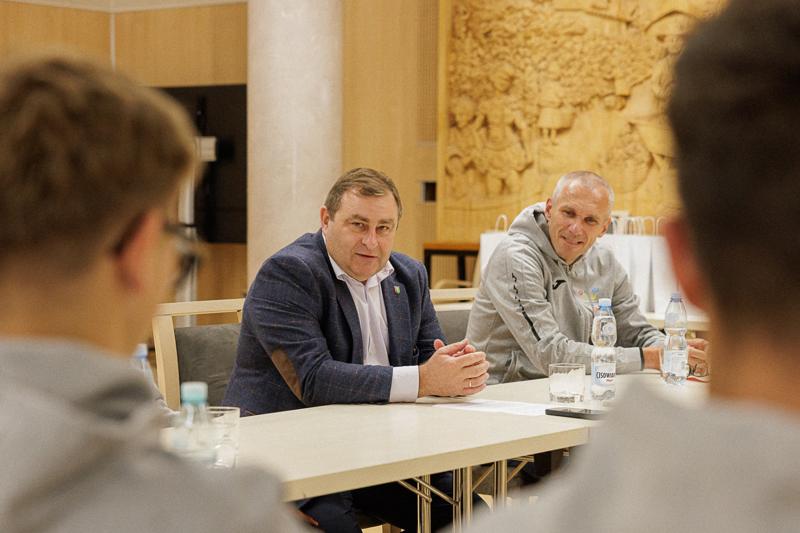Lubuscy lekkoatleci zdobyli dla regionu łącznie osiem medali: dwa złote, dwa srebrne i cztery brązowe, co zapewniło województwu lubuskiemu dziesiąte miejsce w klasyfikacji medalowej. W spotkaniu w Urzędzie Marszałkowskim uczestniczyli medaliści, ich trenerzy oraz przedstawiciele klubów sportowych