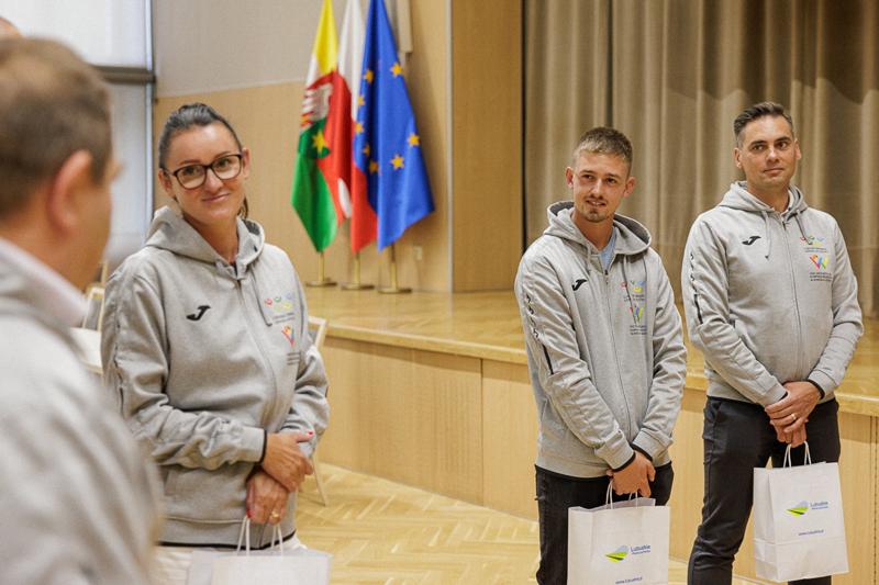 Lubuscy lekkoatleci zdobyli dla regionu łącznie osiem medali: dwa złote, dwa srebrne i cztery brązowe, co zapewniło województwu lubuskiemu dziesiąte miejsce w klasyfikacji medalowej. W spotkaniu w Urzędzie Marszałkowskim uczestniczyli medaliści, ich trenerzy oraz przedstawiciele klubów sportowych